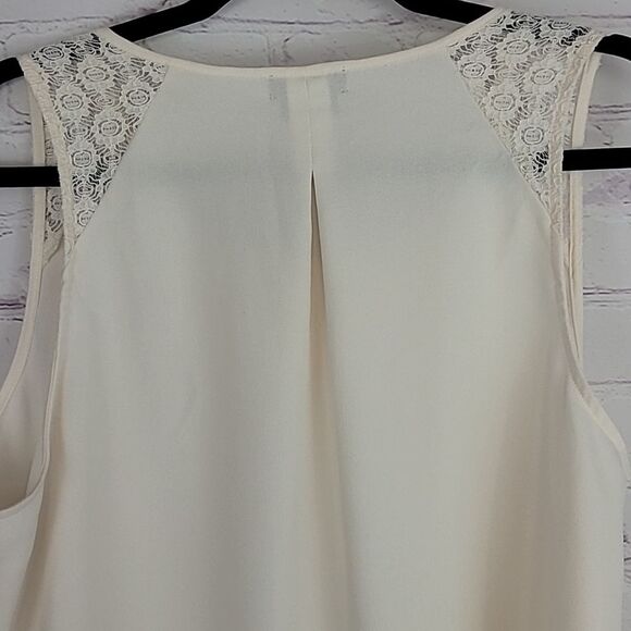 Van Heusen Cream Sleeveless Blouse/top With Lace Shoulders. Size XL - Picture 4 of 7